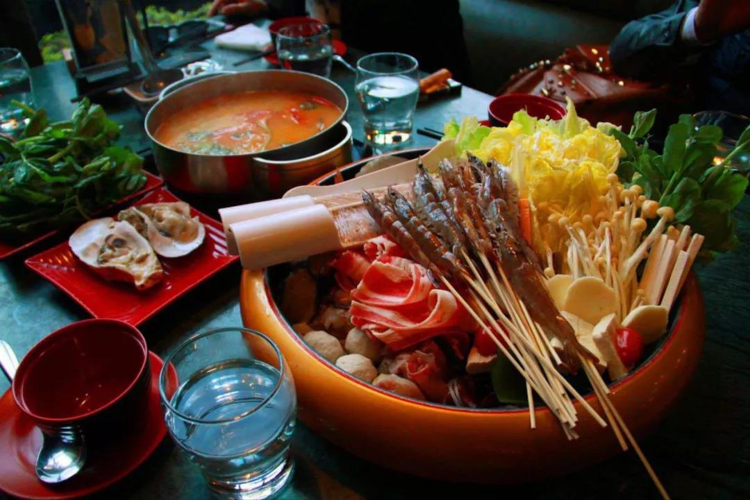 溫泉新玩法邊吃火鍋邊泡溫泉，還能住日式湯屋喲~