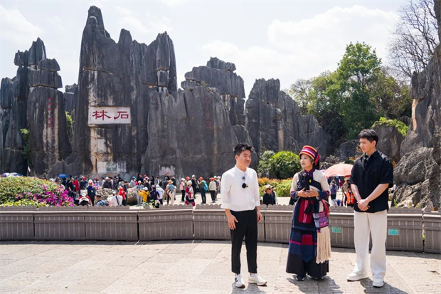 云南旅游,云南旅行社,云南團建公司,云南策劃公司,云南會議執行,昆明旅游,昆明旅行社,昆明團建公司,昆明會議公司,昆明策劃公司：董宇輝來昆明石林啦！“在云南，萬物與我皆自由”